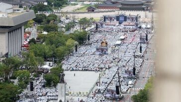 3만 5000명 모였는데 고요해진 광화문?… ‘명상의 기적’