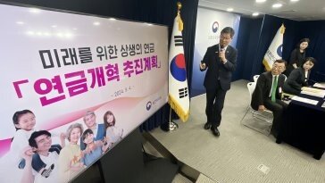 국민연금 가입자 수, 올 상반기에만 33만명 줄어…“개혁 서둘러야”