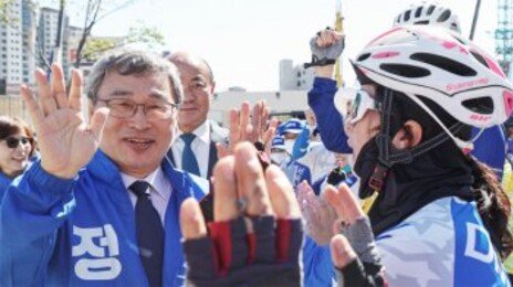 정근식 “역사왜곡 맞설 교재 만들것”… 10·16 서울시교육감 후보 르포