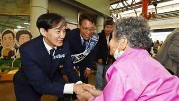 조국 “공정하게 경쟁하고 이후엔 이재명 손잡고 싸울것”