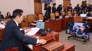 김건희 특검법, 법사위 통과…친윤 “韓, 특검 못막으면 역사적 죄인”