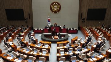 “검찰 특활비 삭감, 수사 말라는 거냐” “특검법 통과 시켜라”…예결위 여야 공방