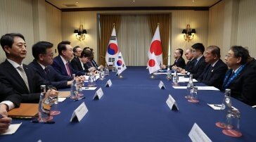 한달 만에 다시 만난 韓-日 정상, 北파병에 “양국 공조 중요해”[청계천 옆 사진관]