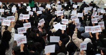 동덕여대 “남녀공학 전환 논의 잠정 중단… 수업 재개”