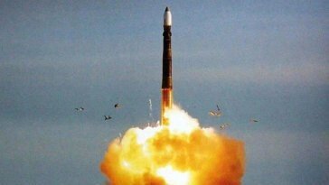 우크라 공군 “러시아, 우크라 내륙으로 ICBM 쐈다”