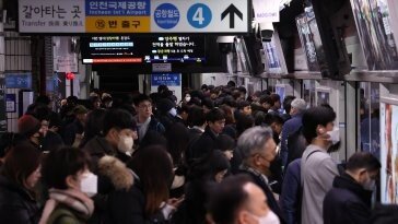 지하철 1호선 열차-승용차 충돌…“KTX 등 일부 지연 운행”