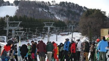 ‘반갑다 겨울아’… 겨울 시즌에 인파 몰린 스키장[청계천 옆 사진관]