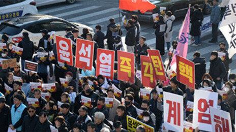 국민 10명중 7명 “尹 비상계엄은 내란죄”…탄핵 찬성 73.6% [리얼미터]