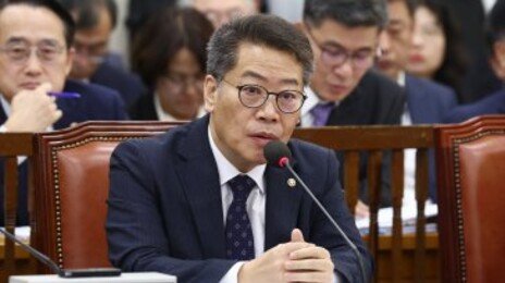 계엄군, 계엄 6분만에 선관위 정보관리국 진입…당직자 등 휴대전화 압수