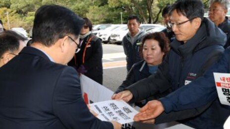 “명예도민 부끄럽다. 취소하라” 탄핵안 부결에 전국 ‘부글부글’