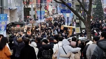 연무장길·용리단길 북적…서울 상권 ‘MZ·외국인 관광객’ 주도