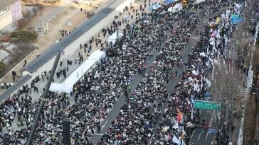 ‘尹탄핵 찬반’ 줄잇는 미신고 불법집회… 주민들 소음-정체 고통