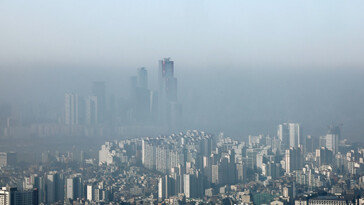 뿌연 하늘, 몽골發 황사의 습격… 미세먼지도 전국 ‘나쁨’