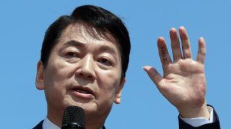 ‘대선 출마’ 안철수 손가락에 적힌 여섯 글자, 무슨 뜻?