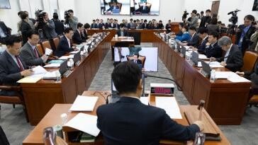 ‘권한대행, 헌법재판관 지명 금지’ 민주당 주도 법사위 통과