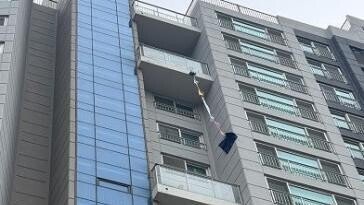 아파트 베란다에 웬 줄이….18시간 갇힌 할머니의 ‘SOS’