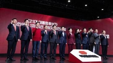 탄핵 2주 지나도록, ‘尹의 수렁’ 못 벗어난 국힘