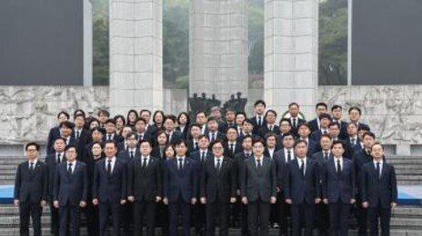 4·19혁명 65주년…정치권, 국립 4·19 민주묘지 참배