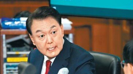 尹 “계엄, 요리도 수술도 할수있는 칼… 썼다고 살인이냐” 강변