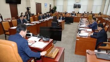 ‘계엄시 군경 국회출입 제한’ 계엄법 개정안 국방소위 통과