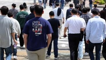 전국 대부분 지역서 강한 바람…낮 최고기온 26도