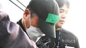 ‘계획 살인’ 질문엔 고개 끄덕여…일가족 5명 살해 50대, 송치