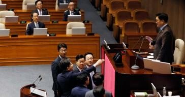 한덕수 부른 우원식 “할일 안할일 구별을”… 국힘, 단상 나가 항의