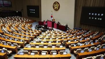 與 주도 국회법 개정안 필버 종료·법안 처리…‘더 센’ 증감법 상정