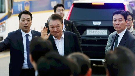 경호처, 尹체포방해 공식 사과…“계엄 당시 부적절한 처신”