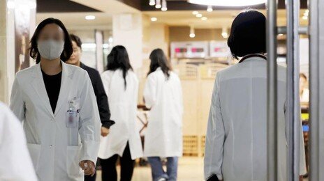 의사들 또 거리로 “성분명 처방-한의사 엑스레이 안돼”