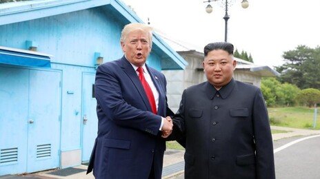 트럼프 “김정은과 시간 못맞춰”… “관계 해결 상식” 북미회동 계속 추진 뜻