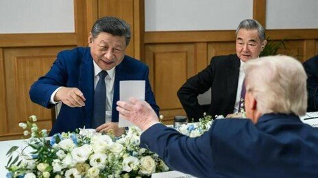 트럼프 앞 시진핑 빵 터졌다…백악관, ‘무역휴전’ 美中회담 모습 공개