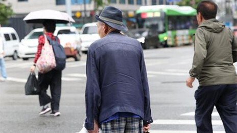 언젠가 우리 모두 길 위의 느린 보행자가 된다