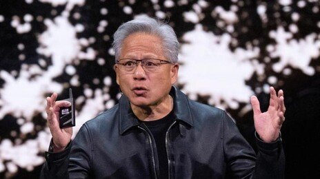 젠슨 황, “블랙웰 中수출” 트럼프 설득… 참모들이 막아