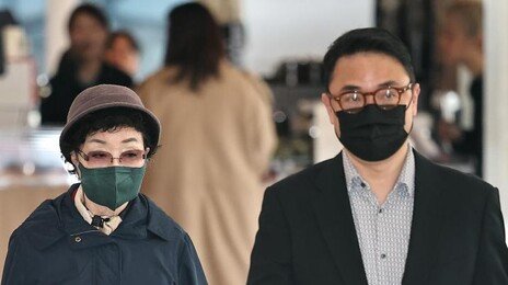김건희 모친-오빠 동시 특검 출석… 양평개발 의혹 조사