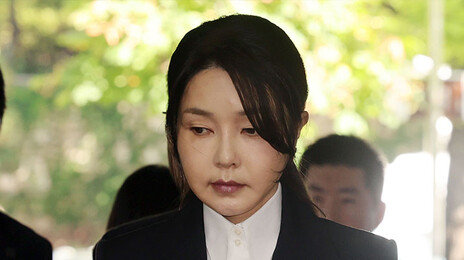 반년 넘게 ‘샤넬백’ 부인하던 김건희 “백만 받고 목걸이 안받아”