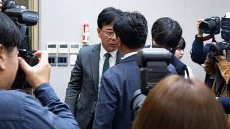 송언석-이기헌 ‘배치기 충돌’…대통령실 국감 시작부터 파행