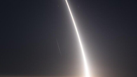 심상찮은 핵경쟁…美 ICBM 시험하자 푸틴 “핵실험 준비하라”