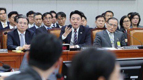 강훈식 “김현지, 강선우 사퇴 당시 통화…불러서 주의 줬다”