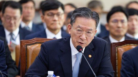 항소 포기 후폭풍… 野 “나라가 미쳐 돌아가” 鄭법무 탄핵 검토