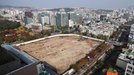 與 “종묘 재개발, 유네스코 영향평가 요청 서울시가 거부”