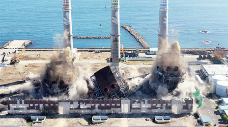 140kg 폭약으로 ‘구조 방해물’ 타워 폭파… 매몰현장에 크레인 투입