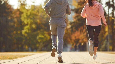 “잠 못 자면 달리기 부상 위험 2배↑”…취미 러너도 수면이 ‘보호막’