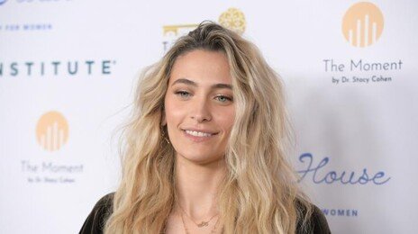 “코에 구멍 뚫렸다”…마이클 잭슨 딸, 마약 후유증 충격 고백