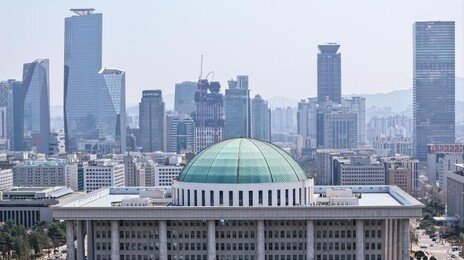 국회 입법조사처 “의원 보좌진, 갑질 당해도 보호장치 없어”