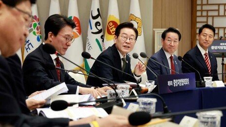 李, 시장-군수-구청장 초청 국정설명회… “여기 계신 분 중에서 대통령 나왔으면”