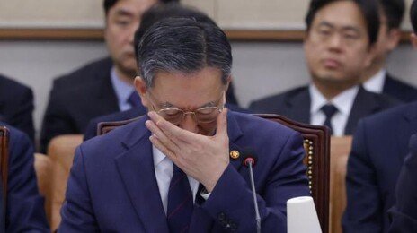 항소 포기엔 “檢 책임” 盧 사의엔 “이해 안돼”… 외압 선긋는 정성호