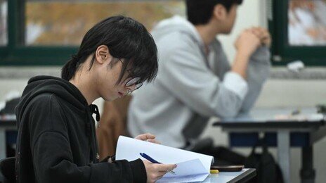 수능 국영수 작년보다 어려워…‘사탐런’ 변수로 부상