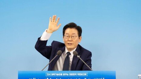 李대통령 지지율 61%…민주 42%·국힘 21% [NBS]