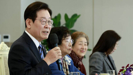 민가협 초청한 李 “부당한 권력에 가족 희생되는 일 다시 없길”